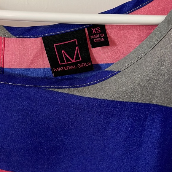 Material Girl Satin shirt, open back, brand nee, size XS - Picture 3 of 6